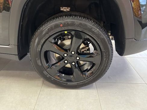 New 2025 Jeep Grand Cherokee Laredo image 14