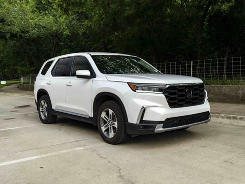 Used 2025 Honda Pilot EX-L image 2