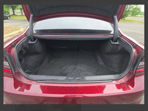 Used 2019 Dodge Charger SXT RWD image 4