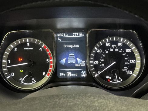 Used 2018 Nissan Titan SV w/ SV Convenience Package image 17