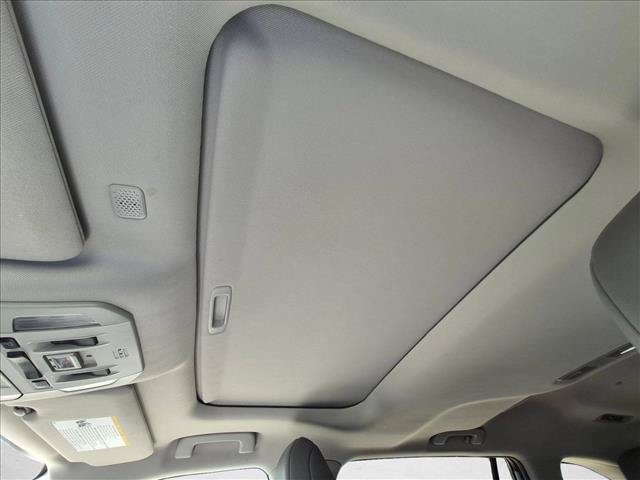 Used 2020 Toyota Highlander XLE AWD/4WD image 11