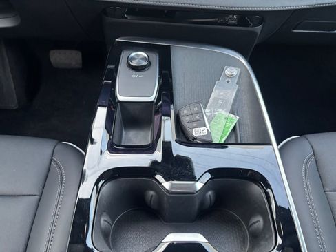 Used 2025 Buick Enclave Preferred image 26