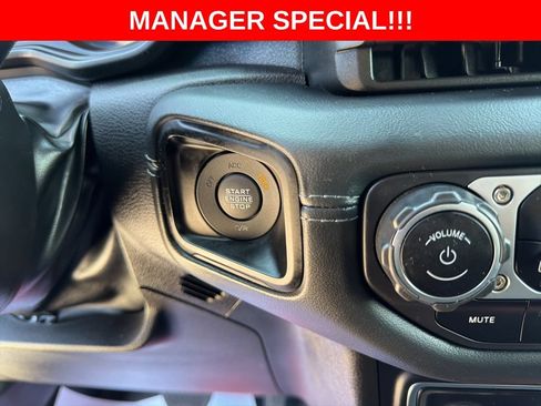Used 2024 Jeep Wrangler Unlimited Rubicon AWD/4WD image 28
