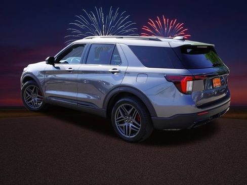 Used 2025 Ford Explorer ST-Line w/ ST-Line Street Pack AWD/4WD image 8