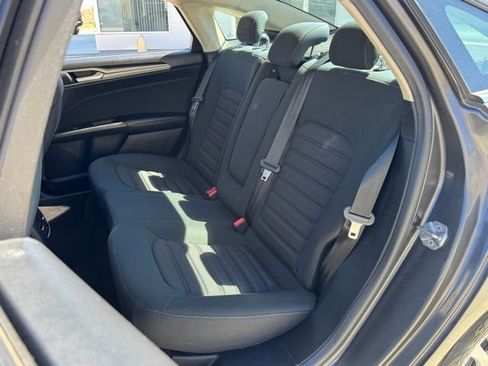 Used 2018 Ford Fusion SE w/ Fusion SE Technology Package image 29