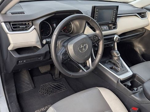 Used 2021 Toyota RAV4 XLE Premium image 18