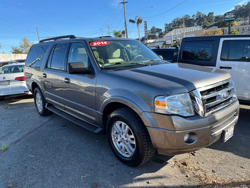 Used 2014 Ford Expedition EL XLT image 2
