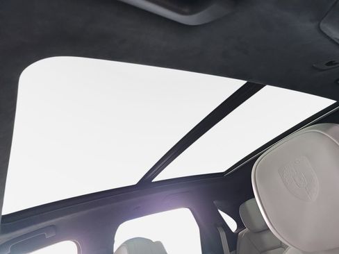 Used 2023 Porsche Cayenne S image 28