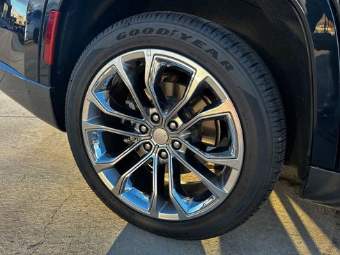 Used 2022 Jeep Grand Wagoneer Series II w/ Flexible Seating Group image 12