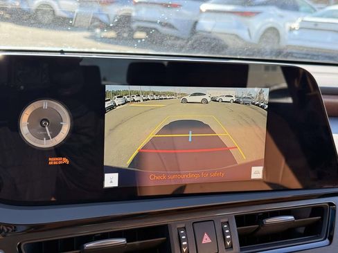 Used 2025 Lexus ES 300h w/ Premium Package image 11