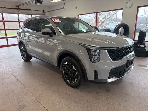 Used 2025 Kia Sorento S w/ Panoramic Sunroof Package image 1
