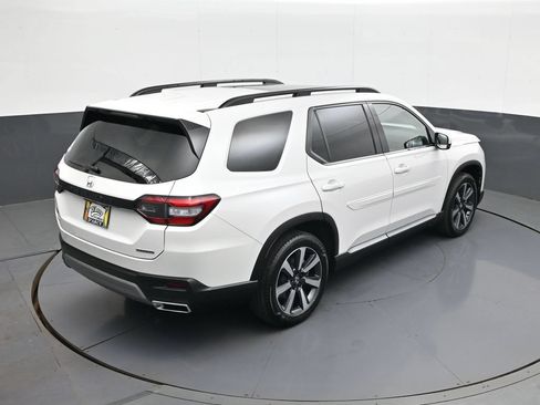 Used 2024 Honda Pilot Touring image 18