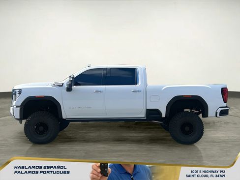 Used 2025 GMC Sierra 3500 Denali w/ Denali Reserve Package AWD/4WD image 3