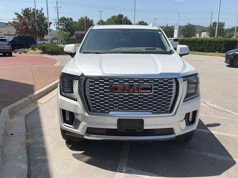 Used 2022 GMC Yukon XL Denali w/ Denali Premium Package AWD/4WD image 1