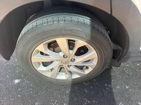 Used 2020 Hyundai Tucson SE w/ Cargo Package image 17