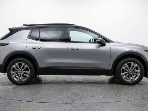 Used 2025 Chevrolet Equinox LT FWD image 11
