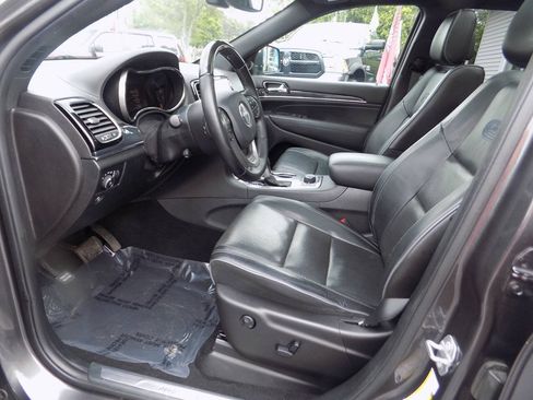 Used 2020 Jeep Grand Cherokee Overland AWD/4WD image 13