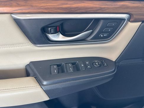 Used 2019 Honda CR-V Touring image 10