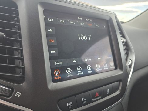 Used 2021 Jeep Cherokee Trailhawk w/ Technology Group image 22