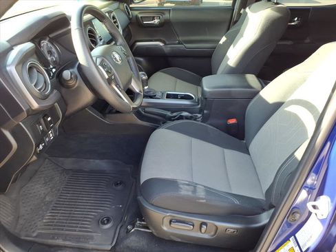 Used 2023 Toyota Tacoma TRD Off-Road w/ Technology Package AWD/4WD image 5