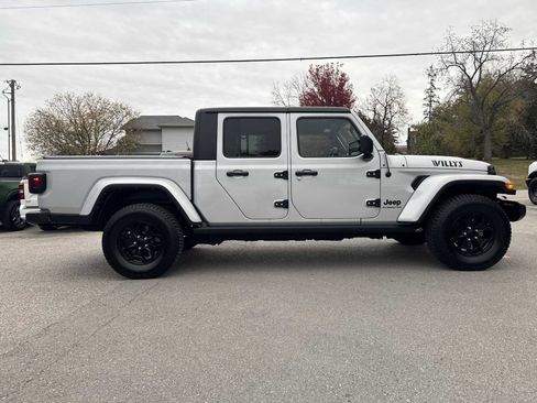 Used 2022 Jeep Gladiator Willys image 5