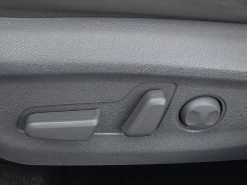 Used 2019 Kia Niro EX image 18