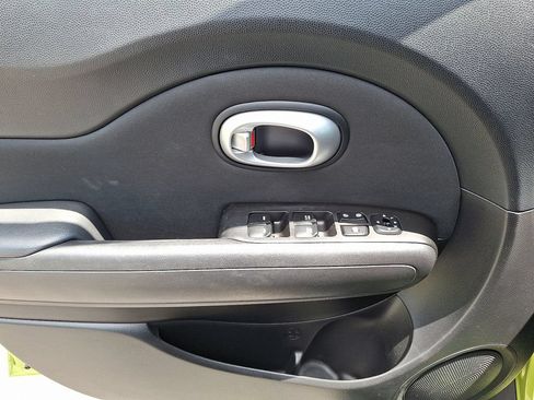 Used 2014 Kia Soul FWD image 12