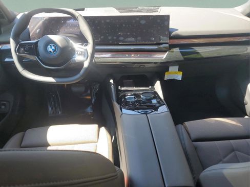 Used 2025 BMW i5 eDrive40i w/ Premium Package image 14