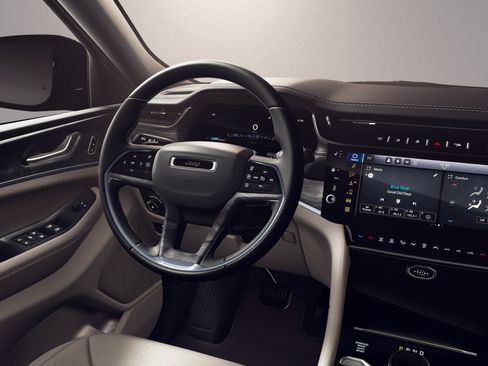 New 2026 Jeep Grand Cherokee Limited AWD/4WD image 9