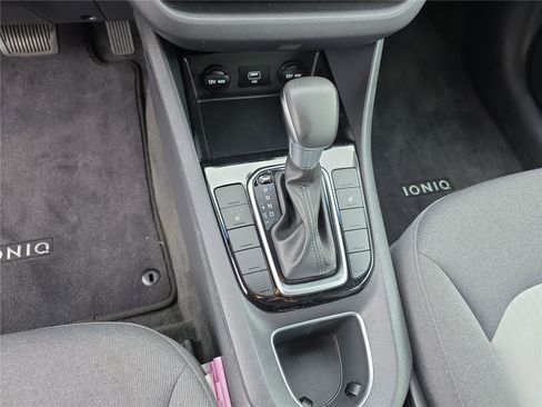 Used 2020 Hyundai Ioniq SE image 27