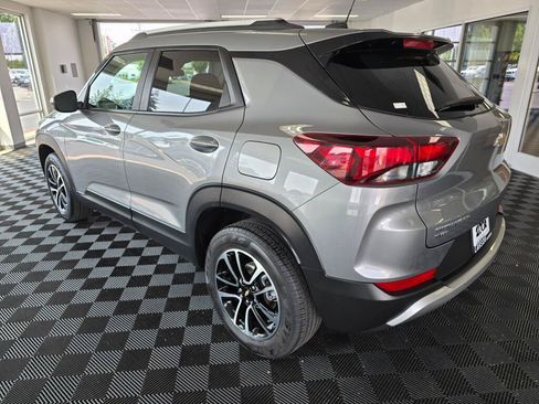 Used 2025 Chevrolet TrailBlazer LT AWD/4WD image 5