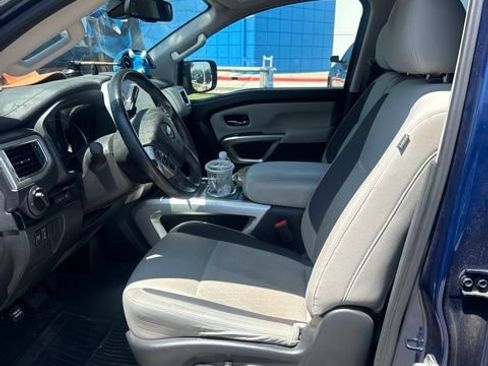Used 2021 Nissan Titan SV w/ SV Convenience Package RWD image 7
