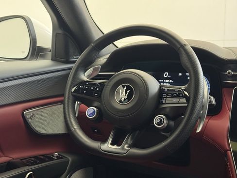 Used 2024 Maserati Grecale Trofeo image 25