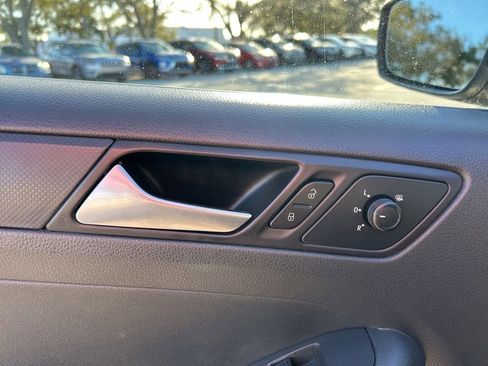 Used 2015 Volkswagen Jetta S image 18