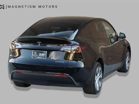 Used 2023 Tesla Model Y Long Range AWD/4WD image 9