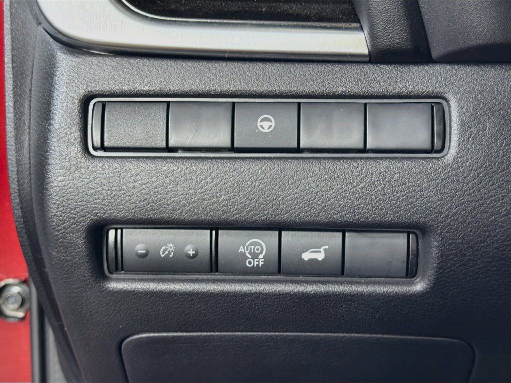 Used 2025 Nissan Rogue SV AWD/4WD image 11