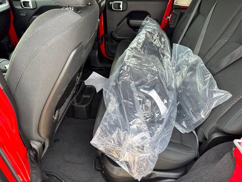 Used 2025 Jeep Wrangler Rubicon w/ Safety Group image 20