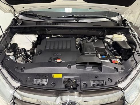Used 2016 Toyota Highlander XLE AWD/4WD image 29