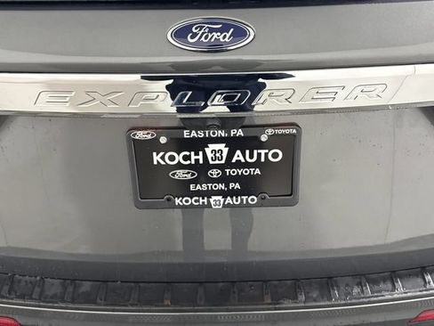Used 2024 Ford Explorer XLT AWD/4WD image 19