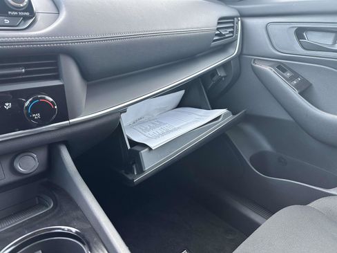 Used 2025 Nissan Rogue S image 18