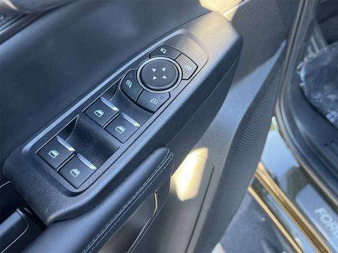 New 2025 Ford Ranger Raptor image 18