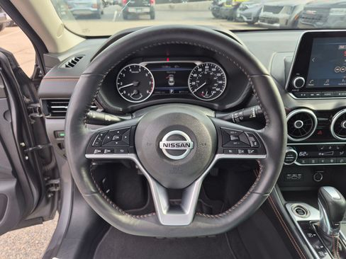 Used 2020 Nissan Sentra SR w/ Premium Package FWD image 18