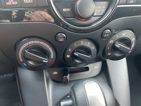 Used 2014 MAZDA MAZDA2 Sport image 27