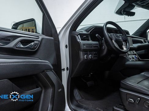 Used 2023 GMC Yukon XL Denali w/ Denali Reserve Package image 10