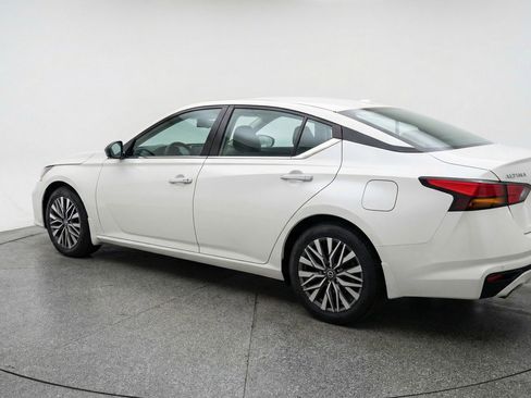 Used 2025 Nissan Altima 2.5 SV FWD image 5