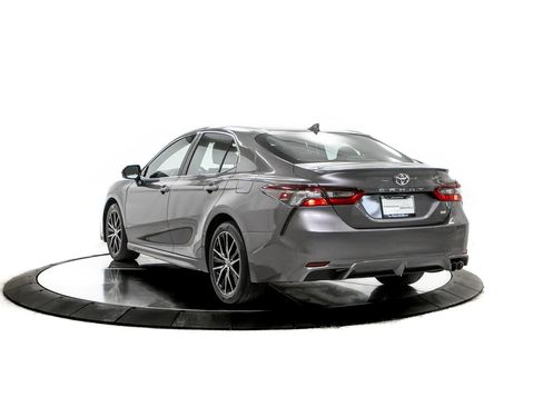 Used 2023 Toyota Camry SE FWD image 3