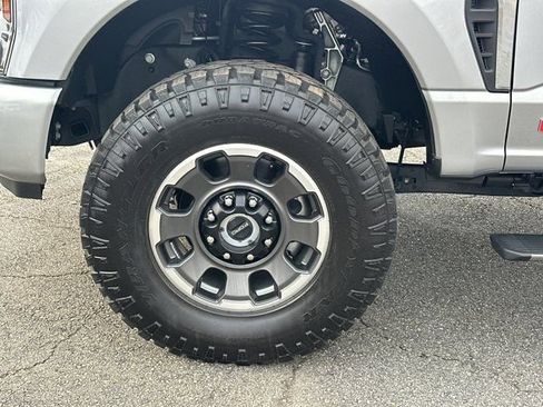 Used 2024 Ford F350 Platinum w/ Tremor Off-Road Package image 15