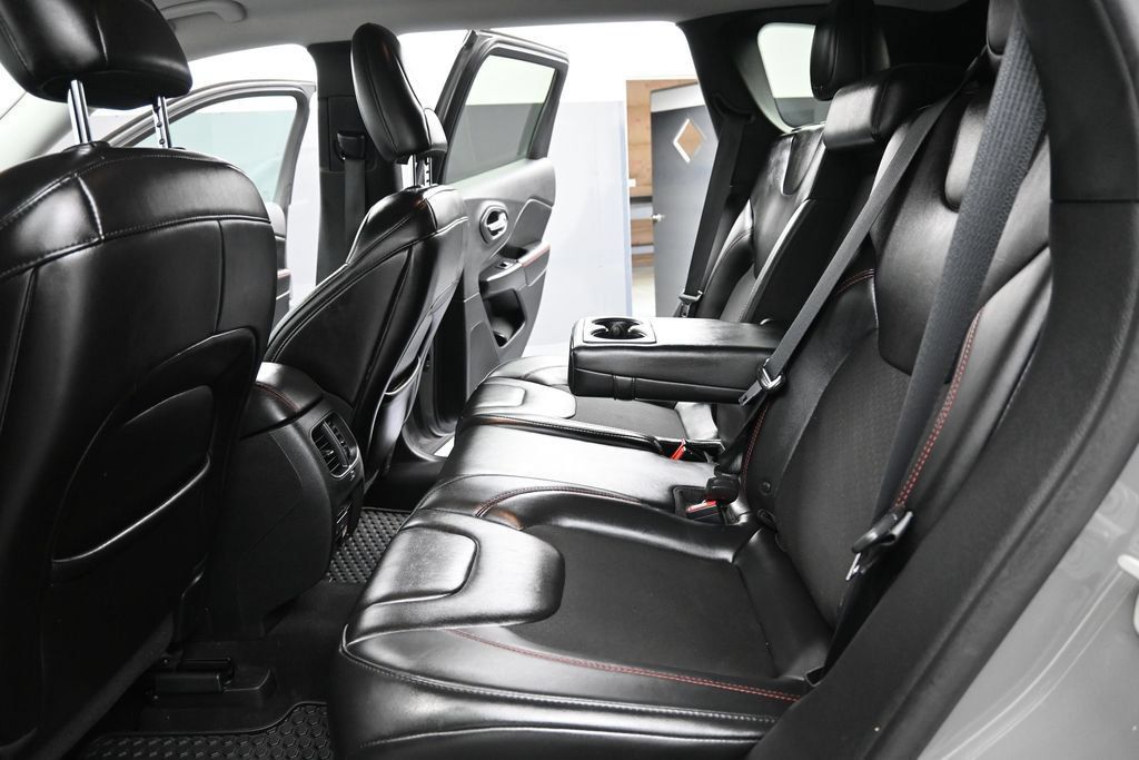 Used 2019 Jeep Cherokee Trailhawk w/ Cold Weather Group AWD/4WD image 25
