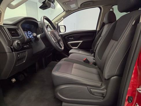 Used 2022 Nissan Titan SV RWD image 11