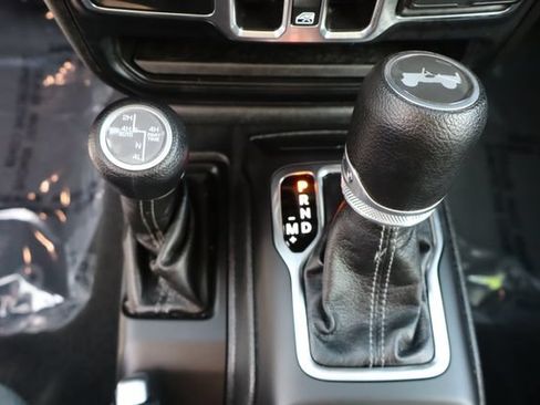 Used 2024 Jeep Wrangler Unlimited Sahara AWD/4WD image 32